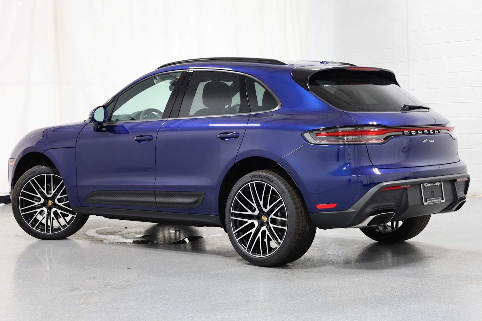 Thumbnail: 2024 Porsche Macan - 3