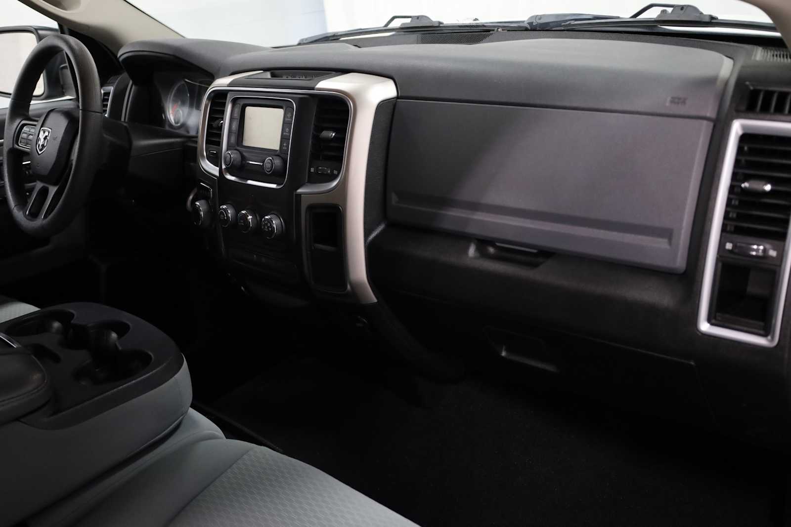 Thumbnail: 2019 RAM 1500 Classic - 6