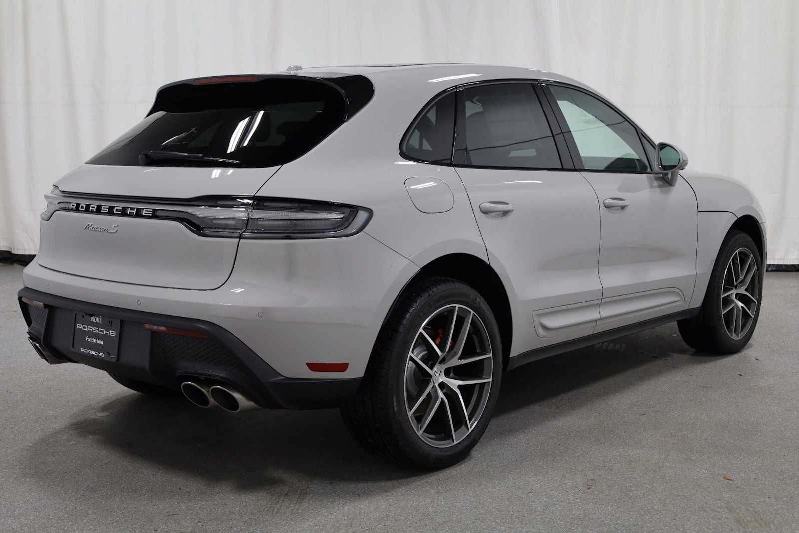 Thumbnail: 2026 Porsche Macan - 9