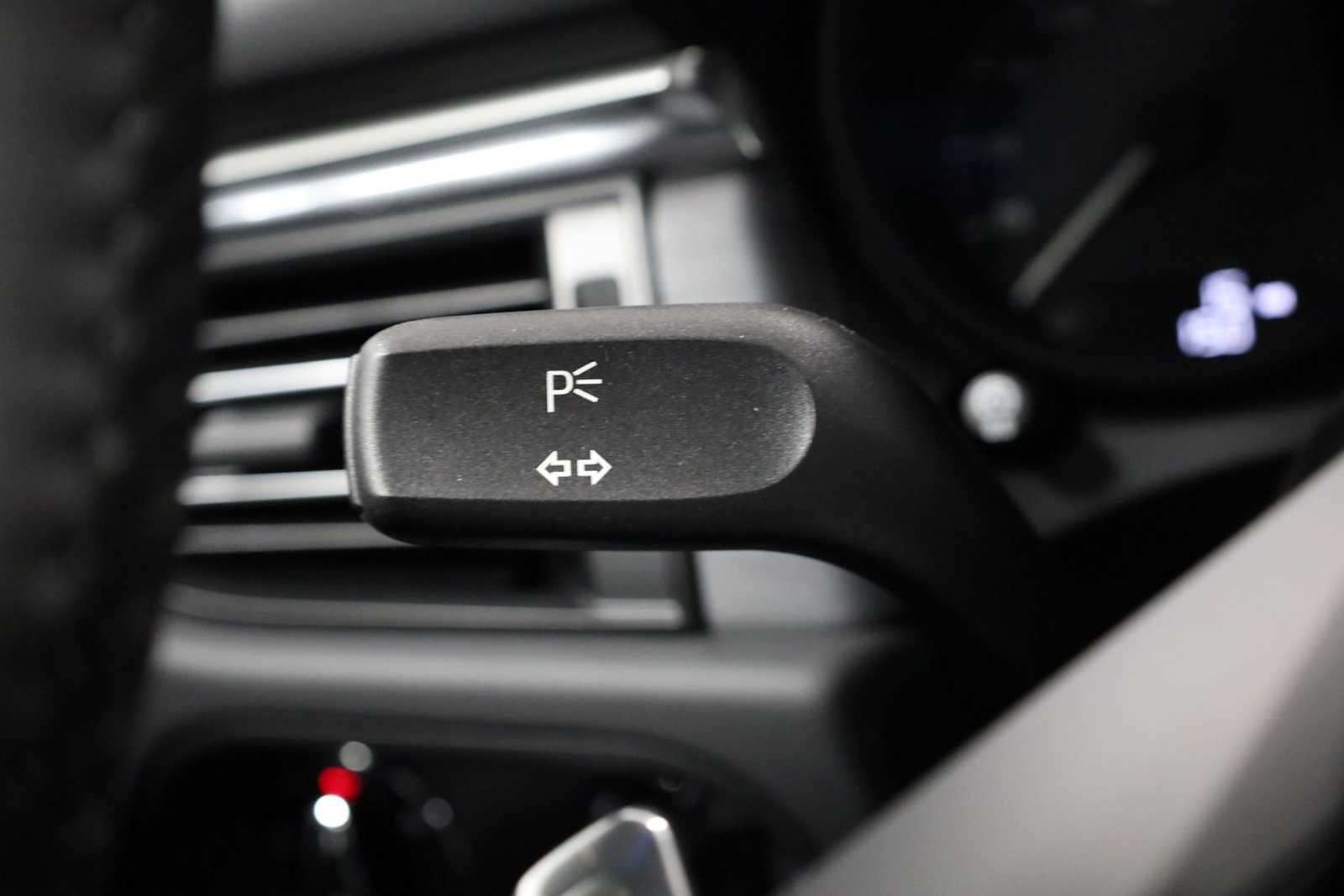 Thumbnail: 2025 Porsche Macan - 30