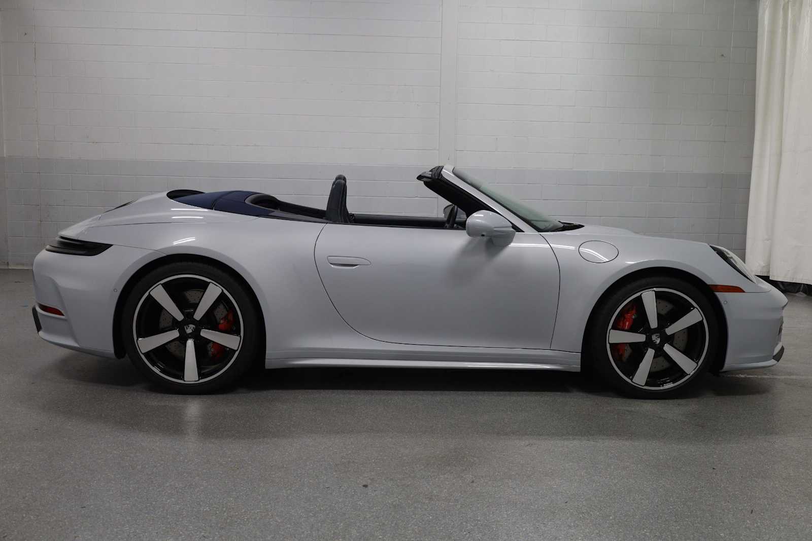 Thumbnail: 2025 Porsche 911 - 11