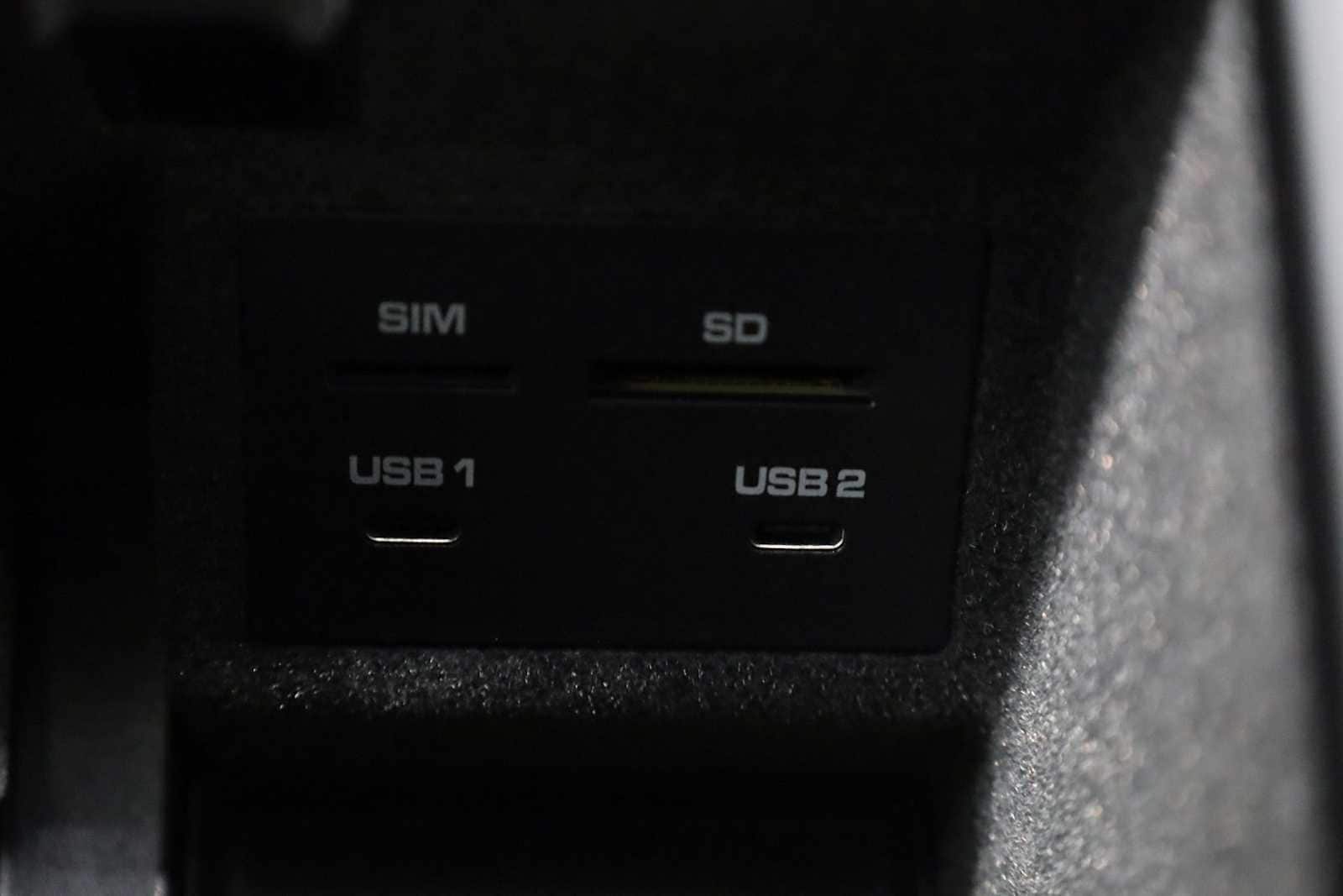 Thumbnail: 2025 Porsche Macan - 35