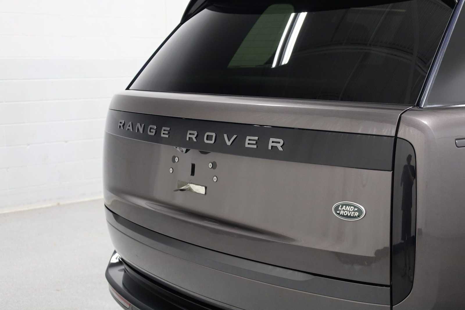 Thumbnail: 2023 Land Rover Range Rover - 8