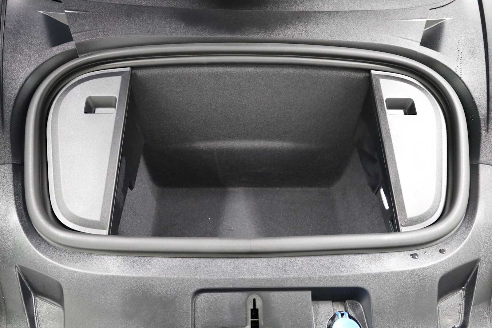 Thumbnail: 2025 Porsche Taycan - 39