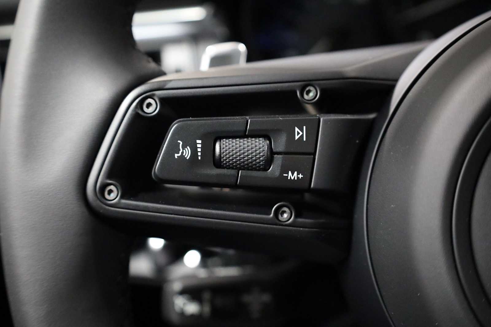 Thumbnail: 2025 Porsche Macan - 27