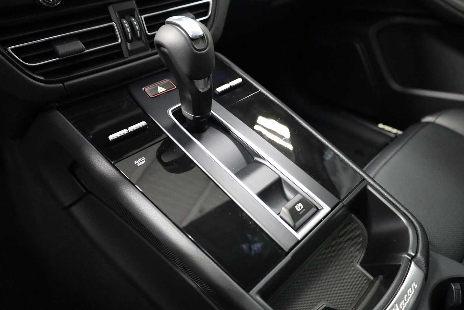 Thumbnail: 2026 Porsche Macan - 29