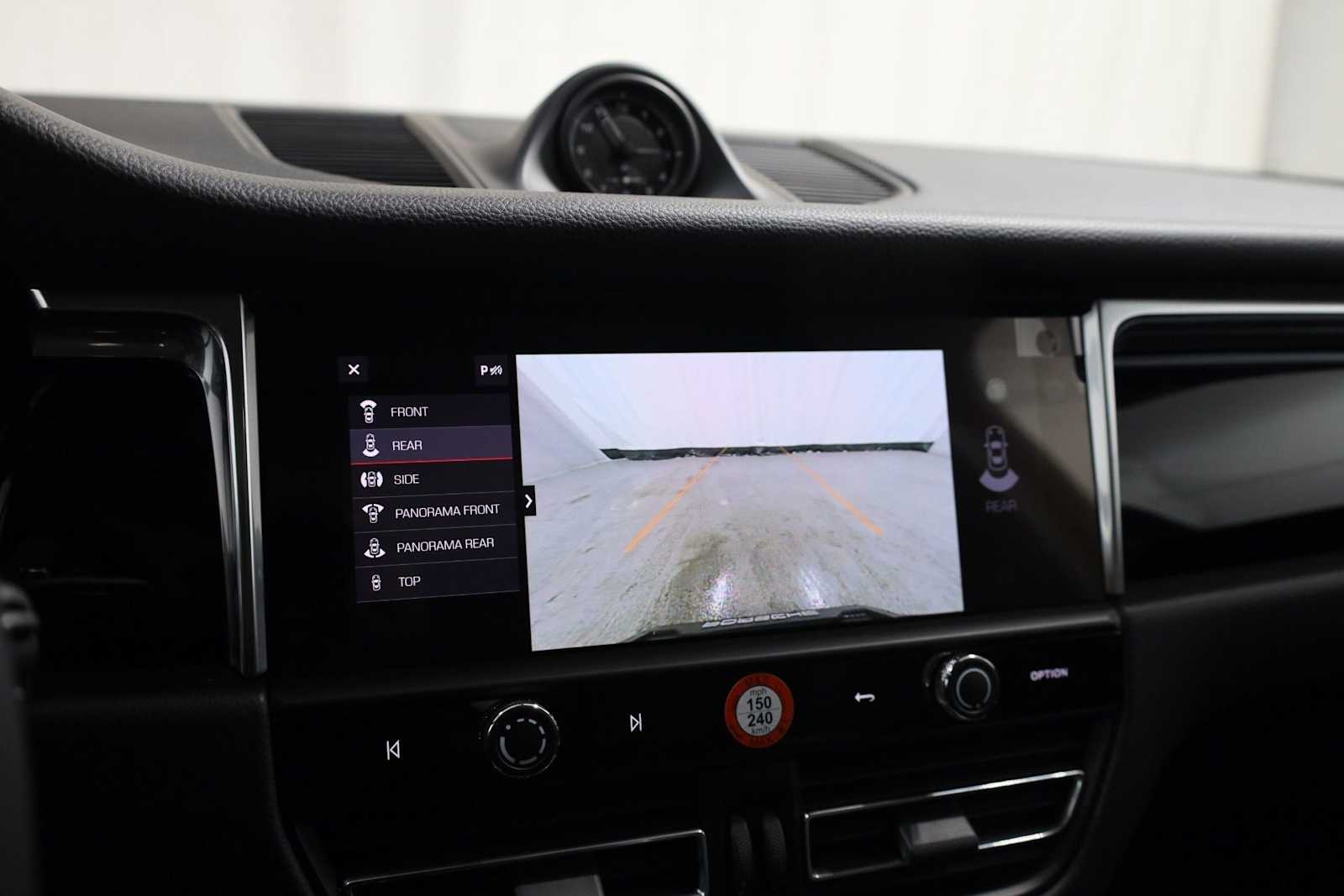 Thumbnail: 2026 Porsche Macan - 34