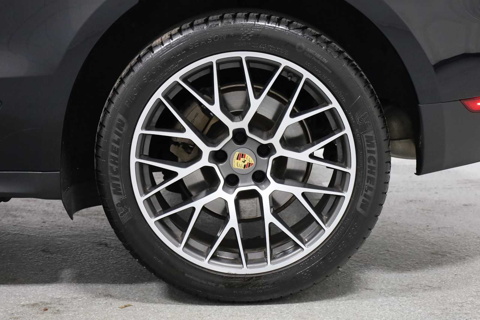 Thumbnail: 2018 Porsche Macan - 38