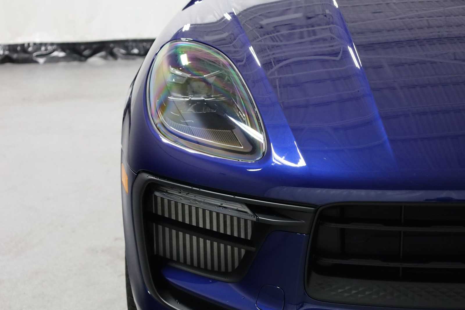 Thumbnail: 2026 Porsche Macan - 15