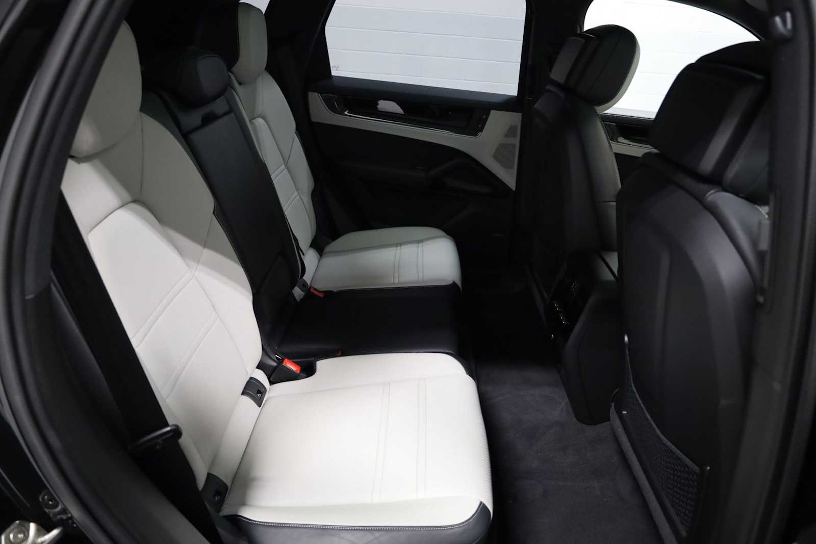 Thumbnail: 2025 Porsche Cayenne - 37