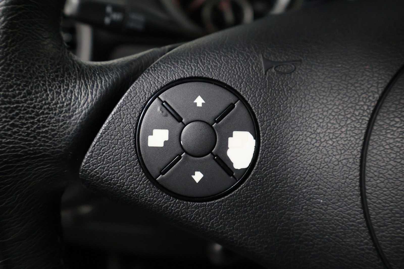 Thumbnail: 2009 Mercedes-Benz SLK - 21