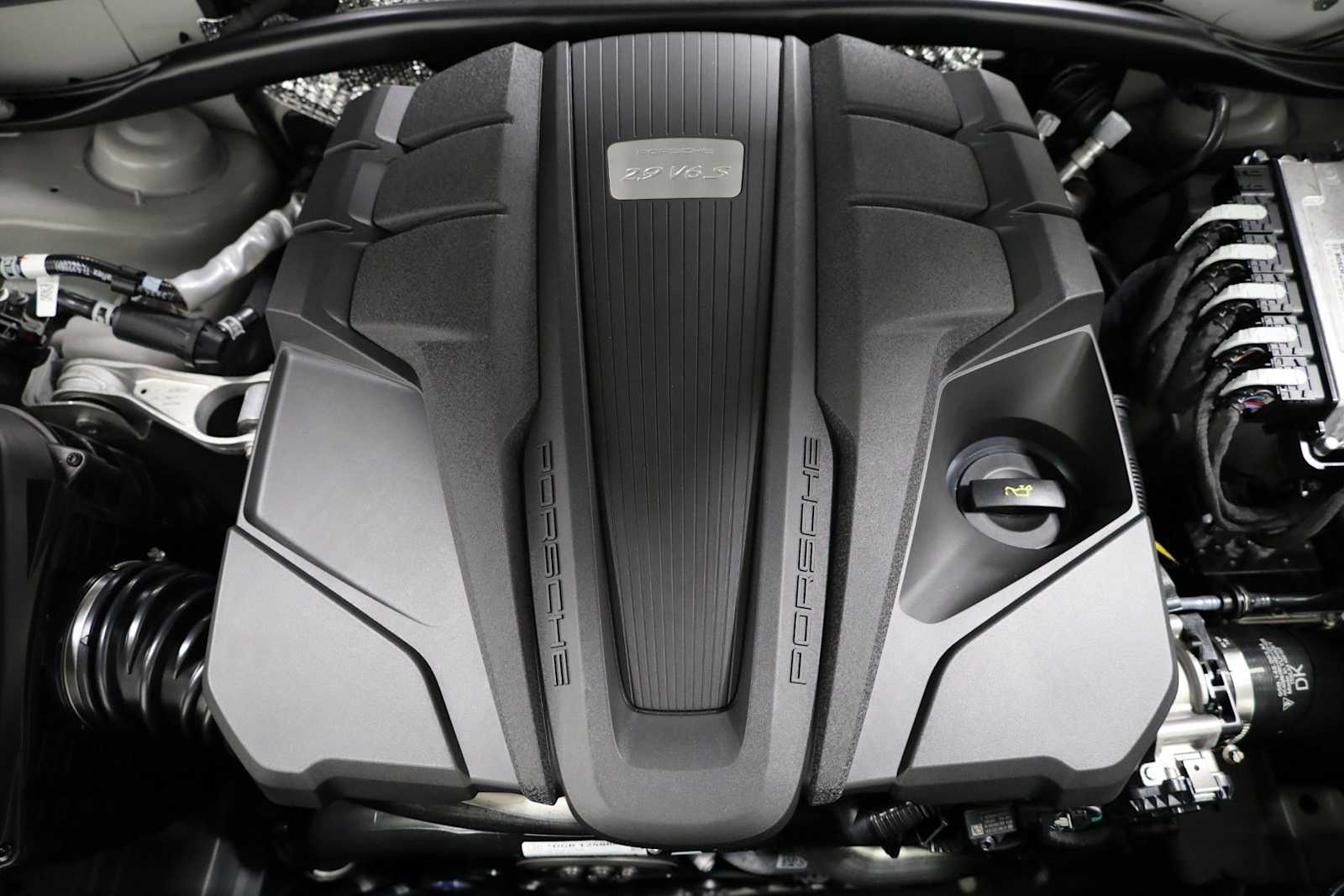 Thumbnail: 2026 Porsche Macan - 42