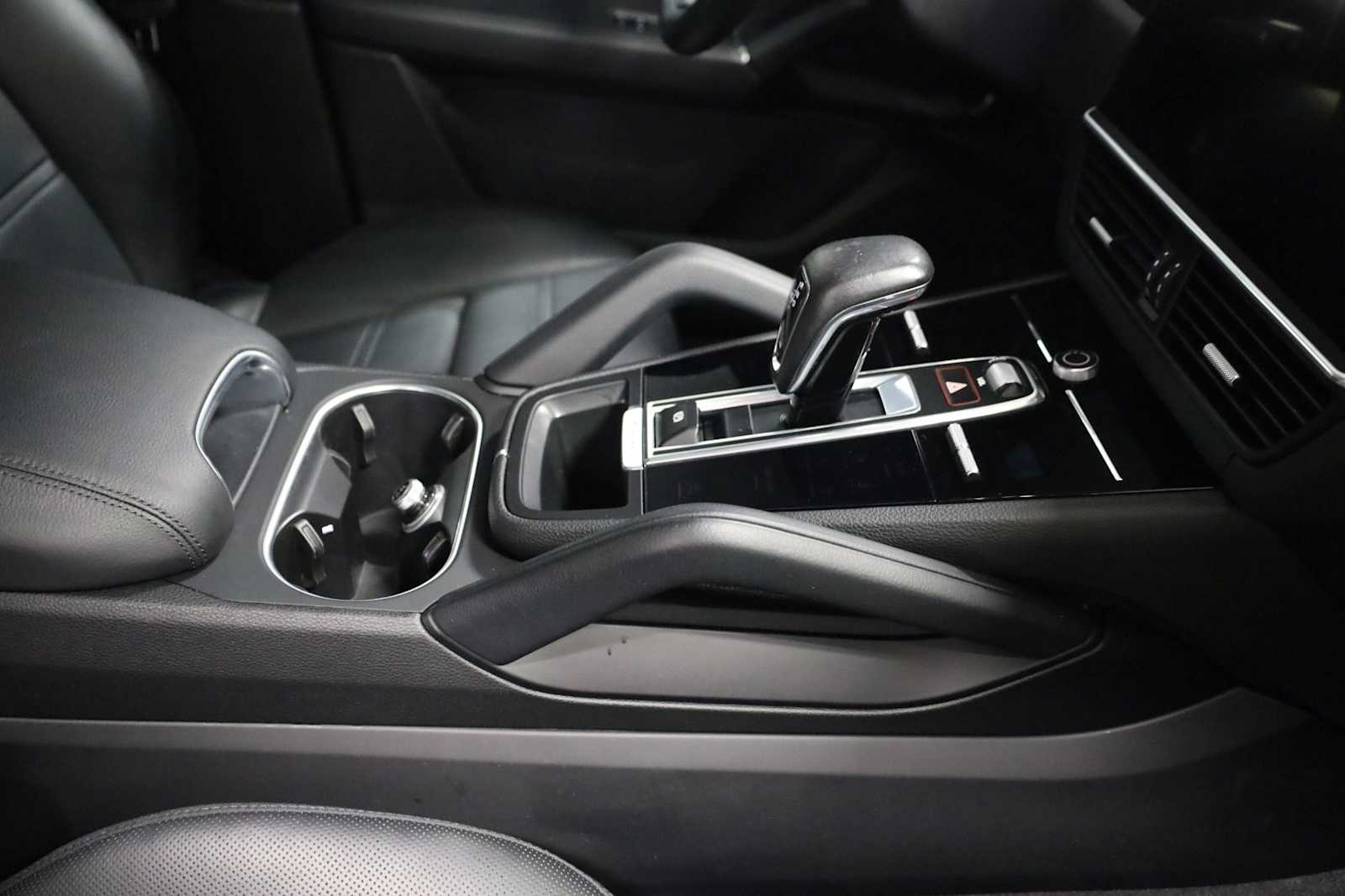 Thumbnail: 2021 Porsche Cayenne - 21