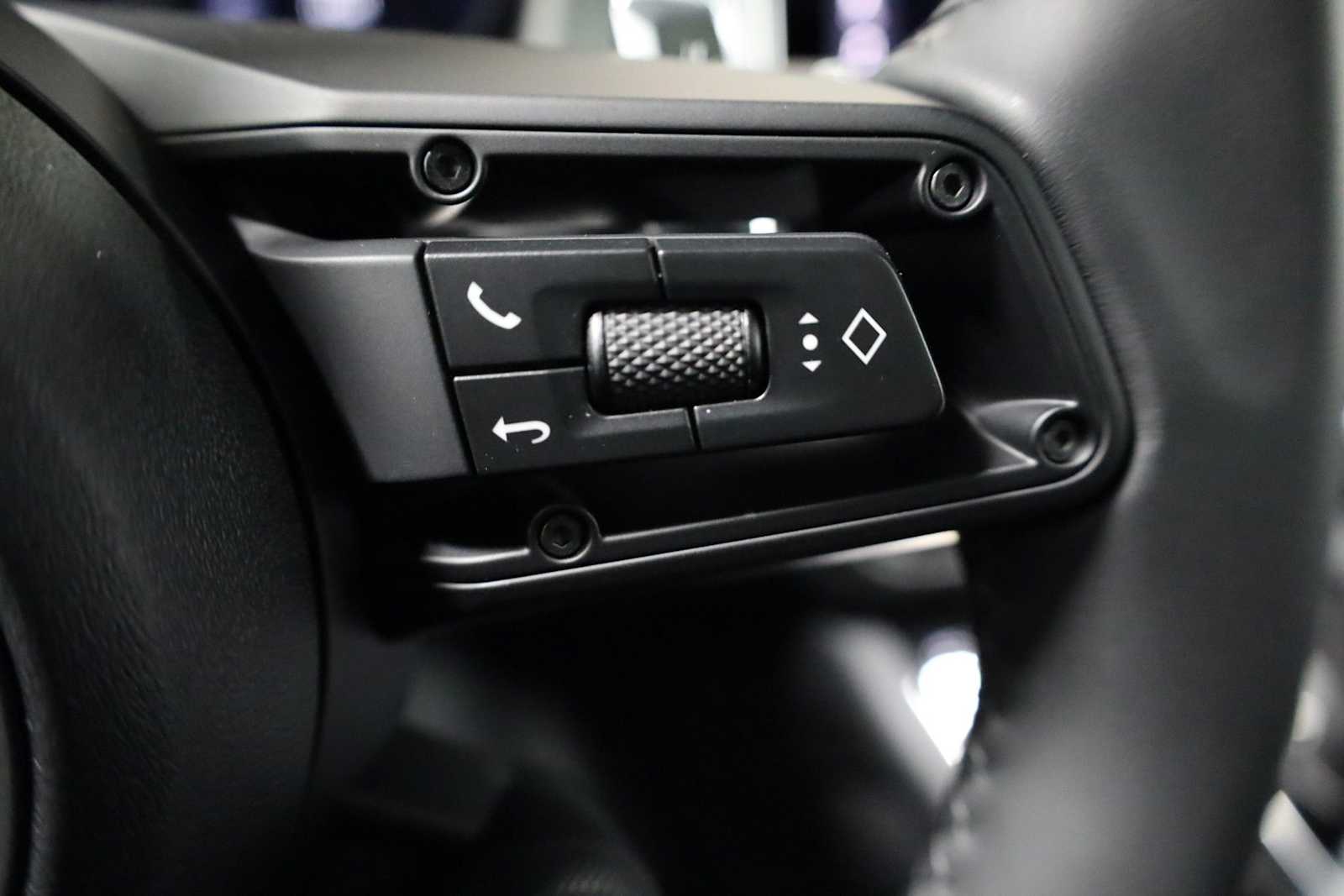 Thumbnail: 2026 Porsche Macan - 28