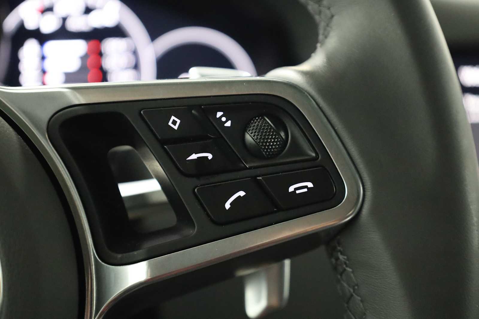 Thumbnail: 2022 Porsche Cayenne - 28