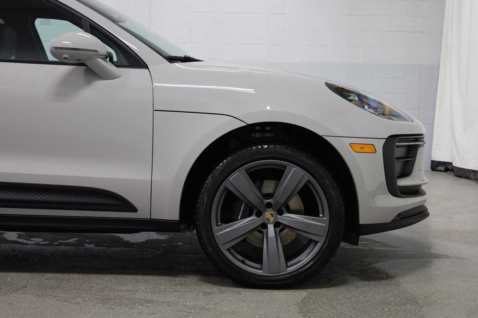 Thumbnail: 2025 Porsche Macan - 11