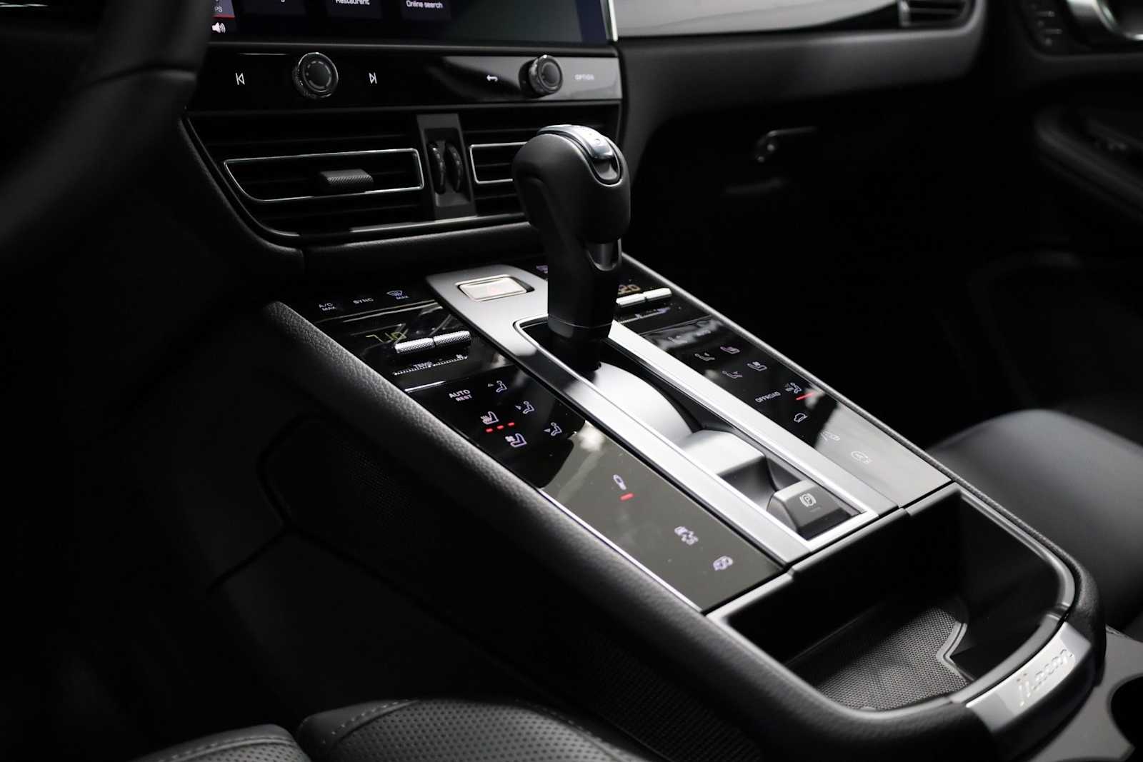 Thumbnail: 2026 Porsche Macan - 29