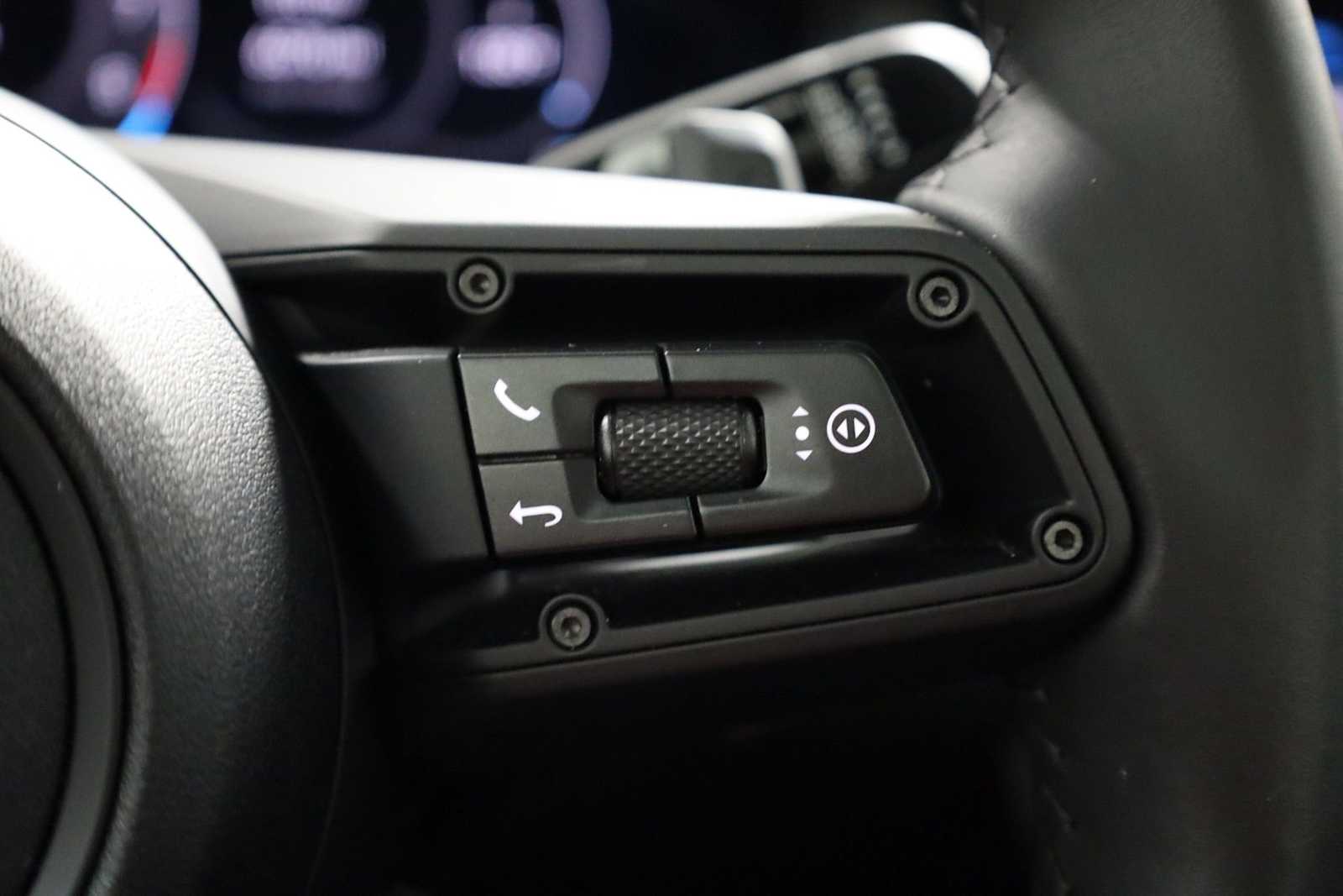 Thumbnail: 2025 Porsche 911 - 27