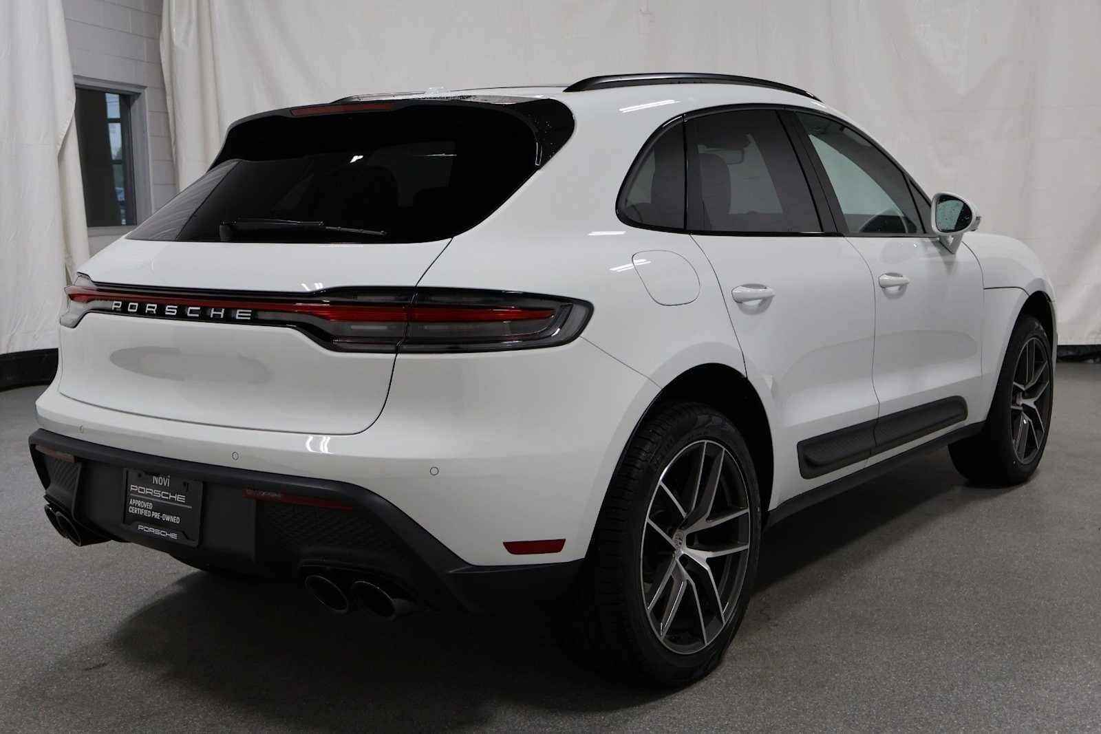 Thumbnail: 2026 Porsche Macan - 9