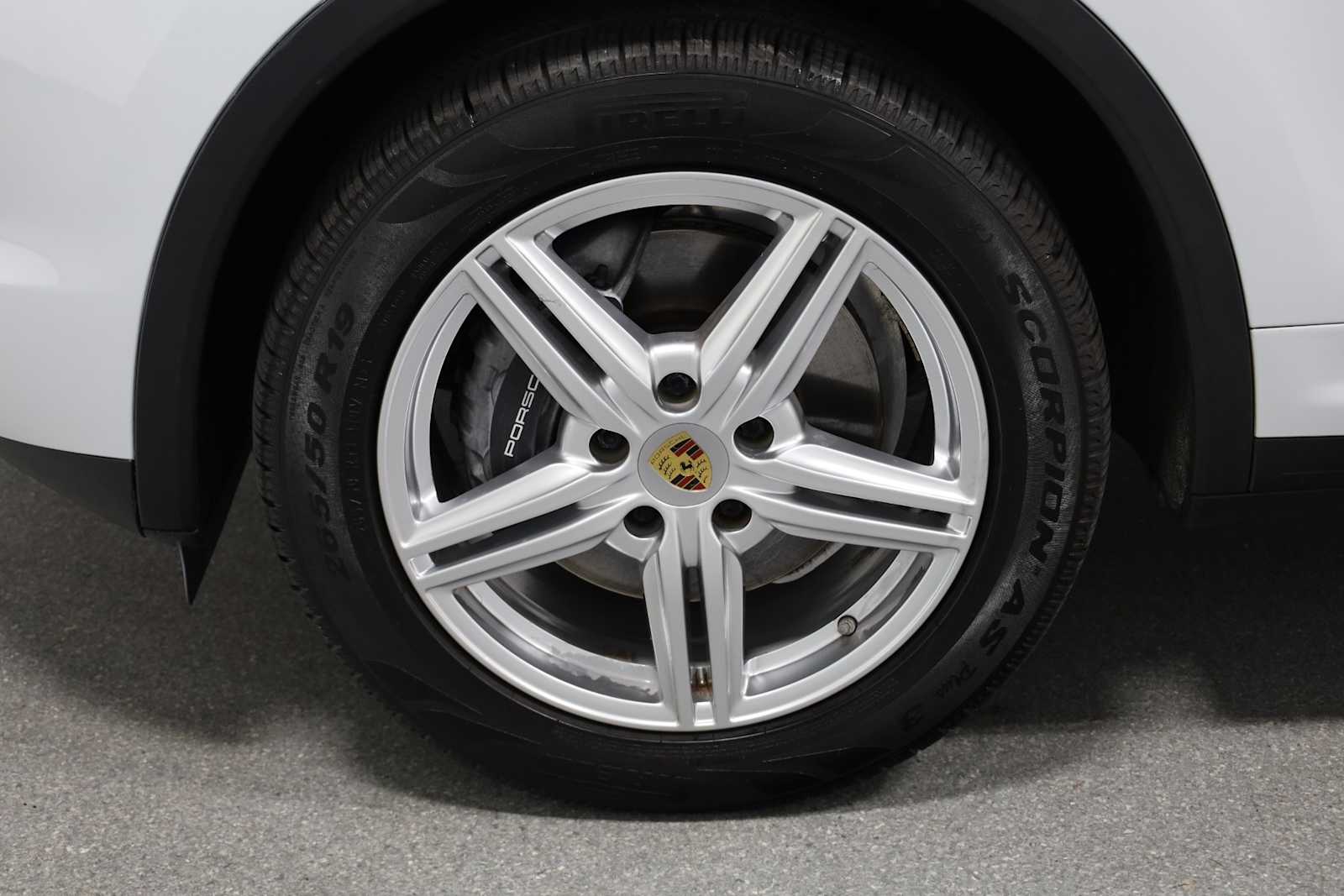 Thumbnail: 2014 Porsche Cayenne - 39