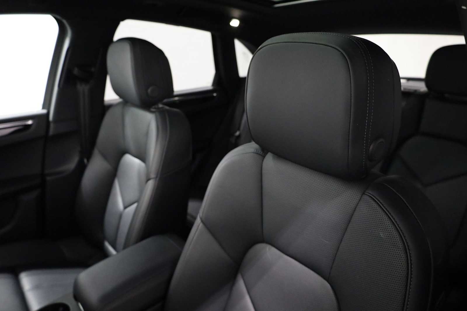 Thumbnail: 2025 Porsche Macan - 19