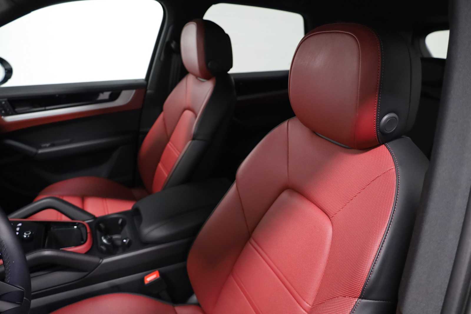 2024 Porsche Cayenne Base 16