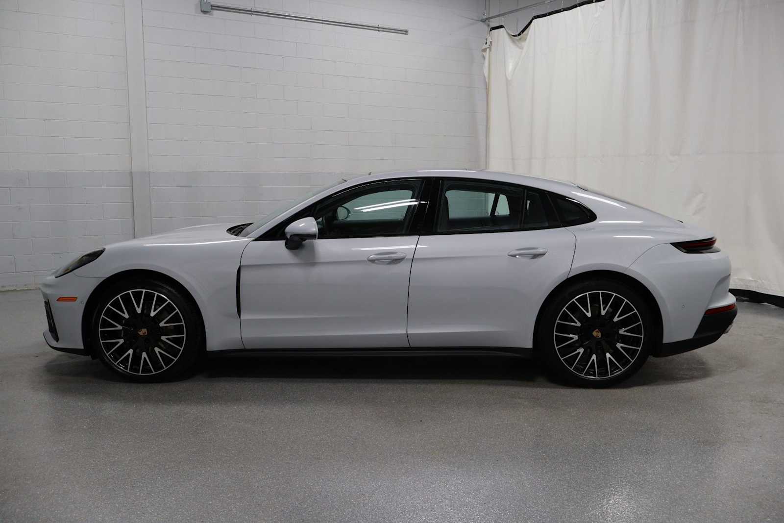 Thumbnail: 2025 Porsche Panamera - 2