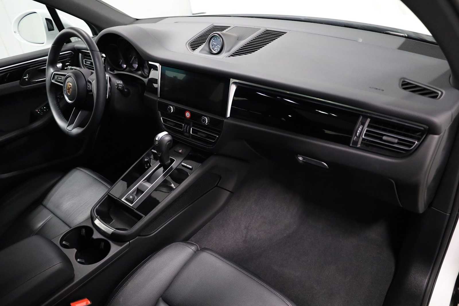 Thumbnail: 2025 Porsche Macan - 6