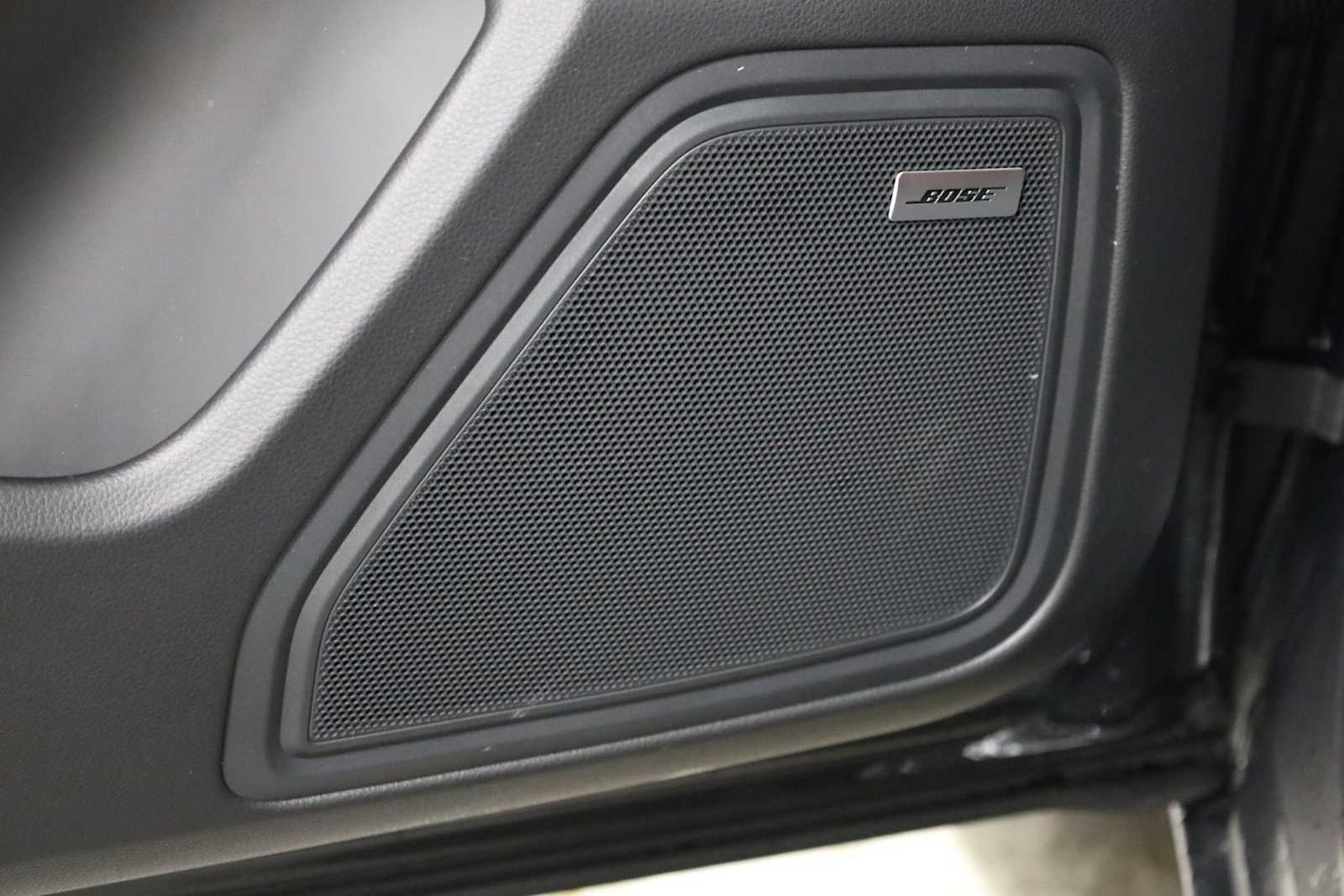 Thumbnail: 2026 Porsche Macan - 17