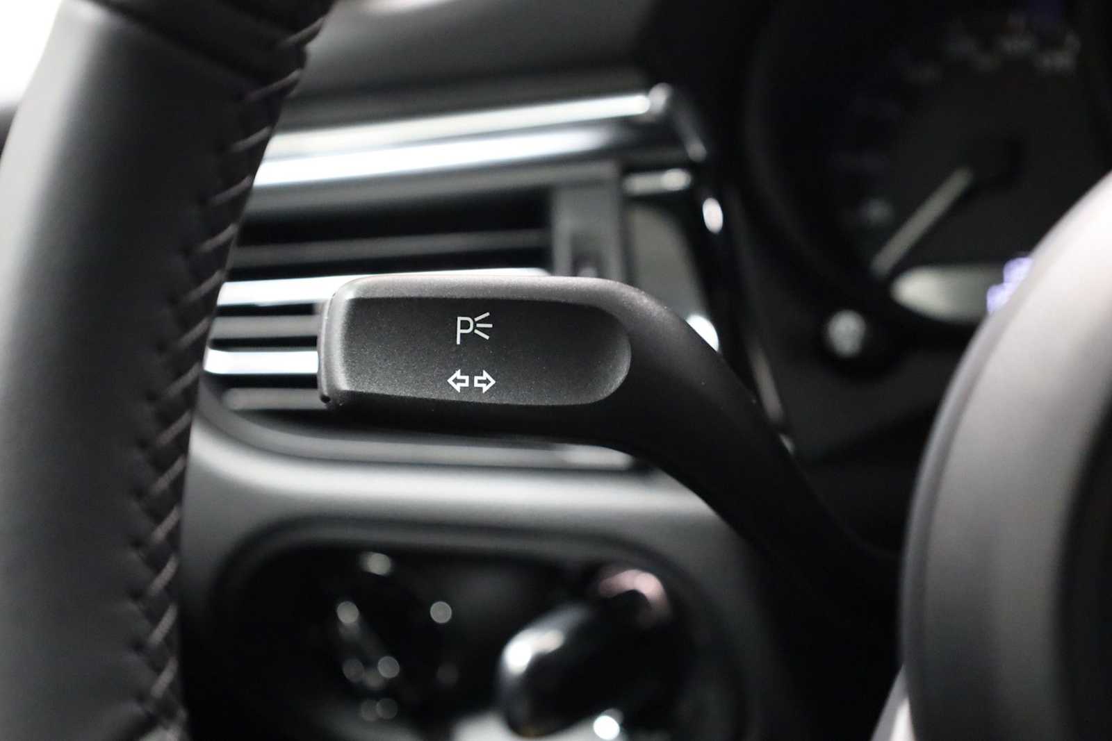 Thumbnail: 2026 Porsche Macan - 31