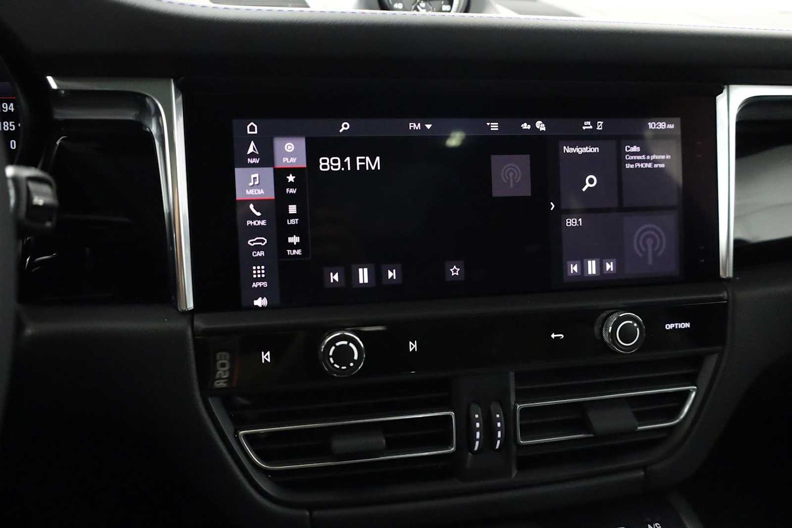 Thumbnail: 2026 Porsche Macan - 32