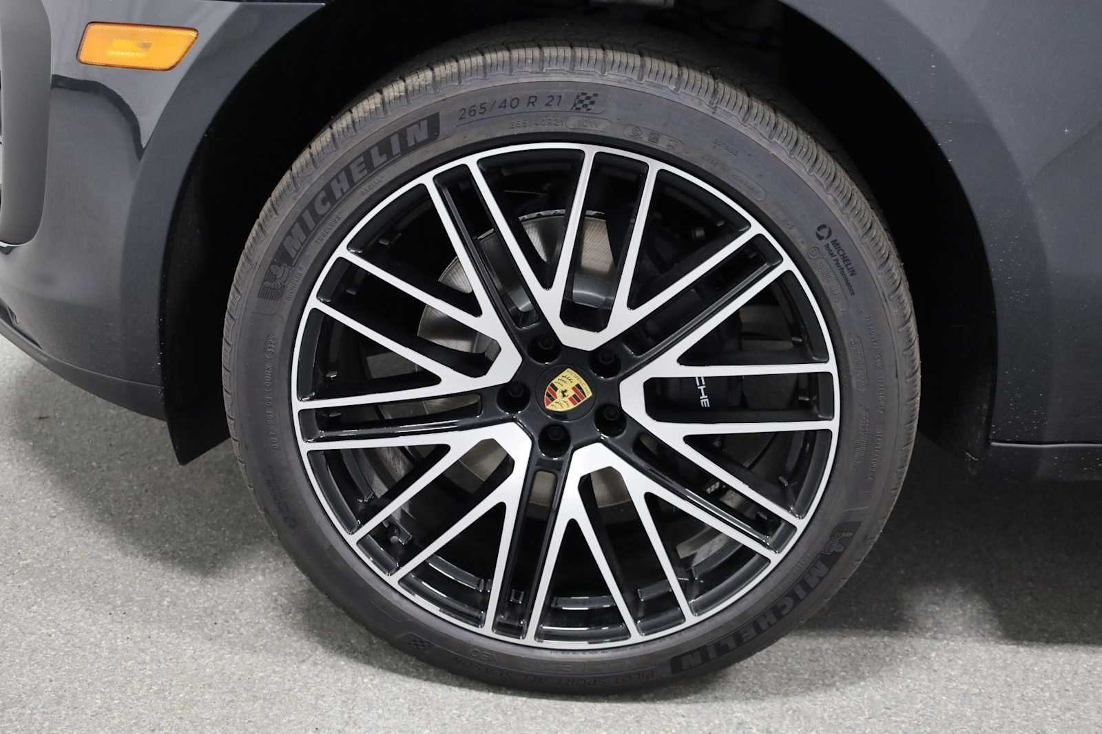 Thumbnail: 2026 Porsche Macan - 40