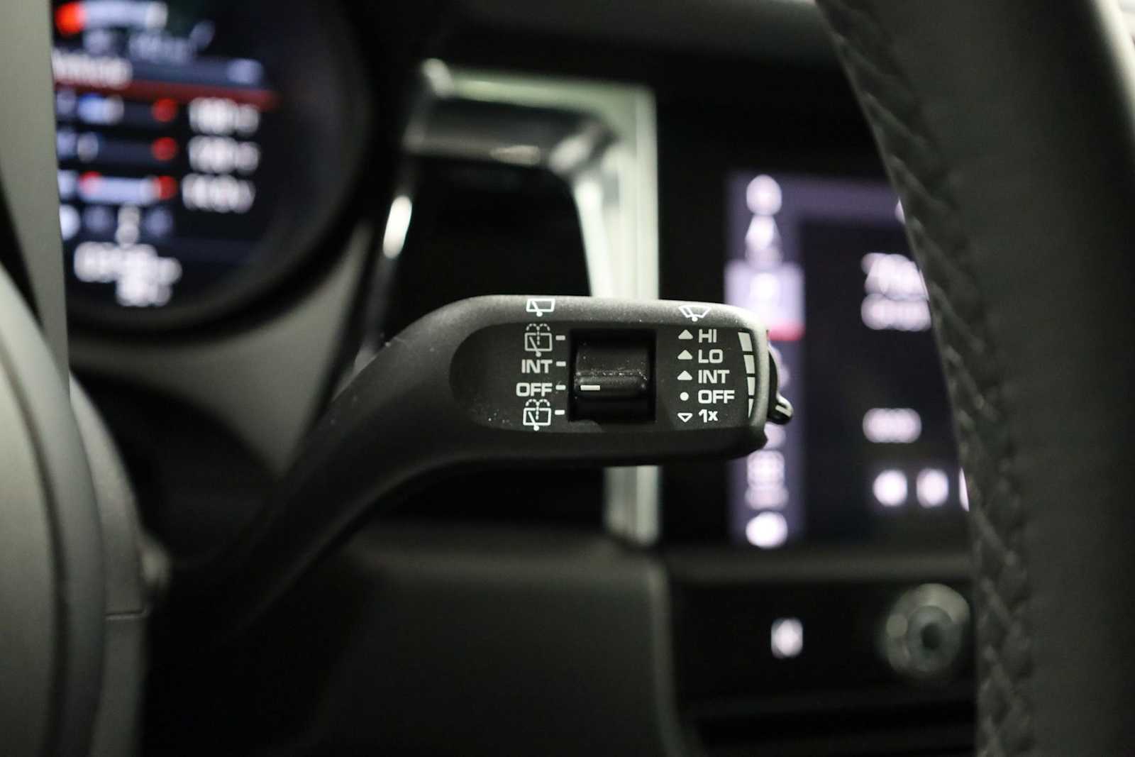 Thumbnail: 2025 Porsche Macan - 30