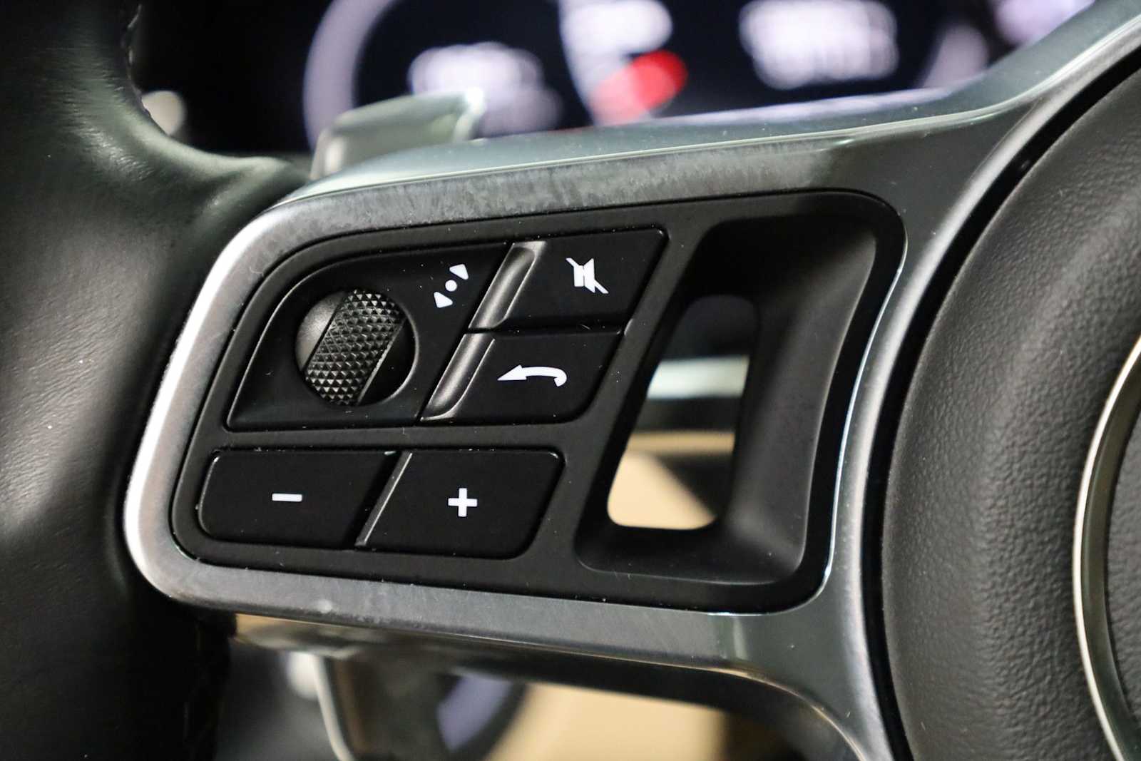 Thumbnail: 2019 Porsche Cayenne - 27