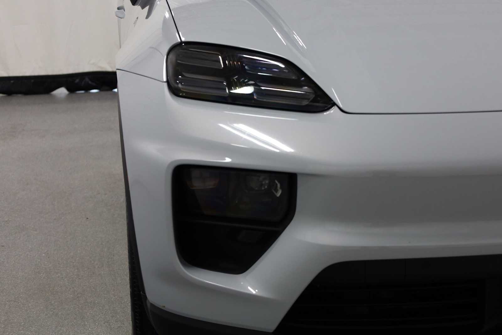 Thumbnail: 2025 Porsche Macan - 15