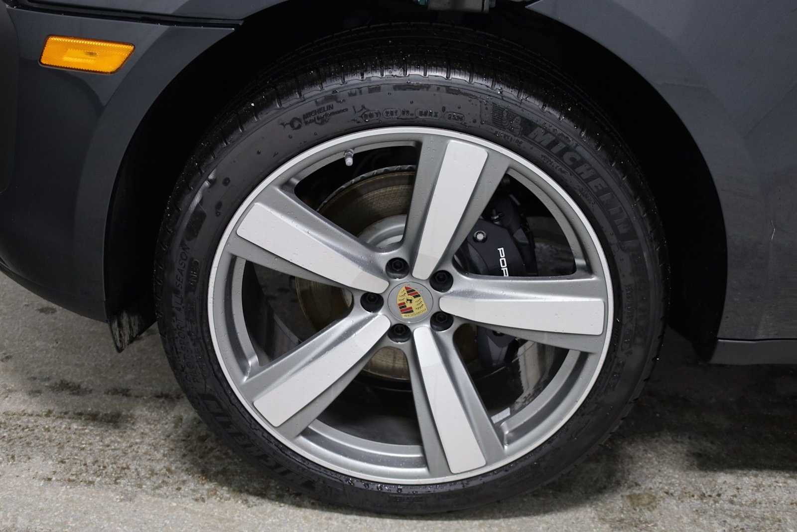 Thumbnail: 2026 Porsche Macan - 39