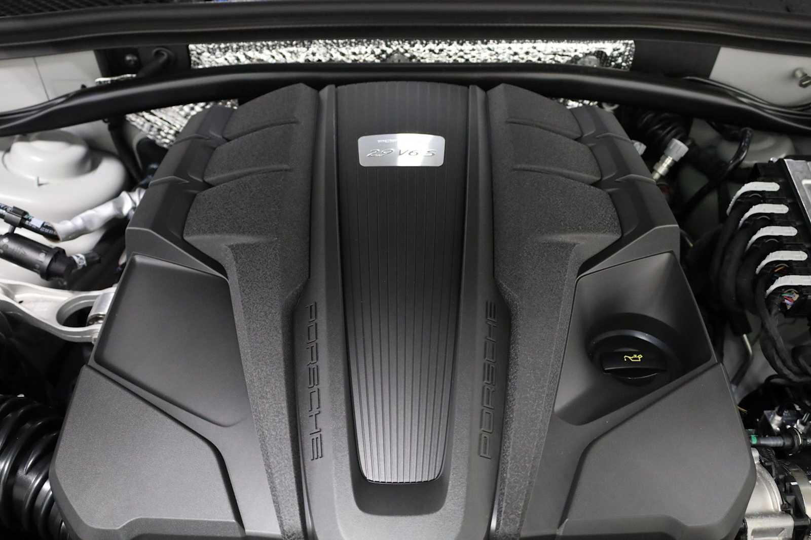 Thumbnail: 2026 Porsche Macan - 43