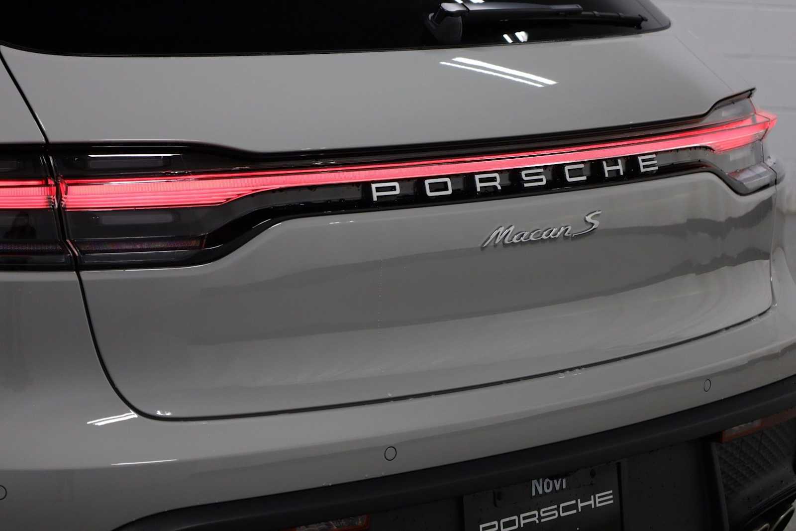 Thumbnail: 2026 Porsche Macan - 8