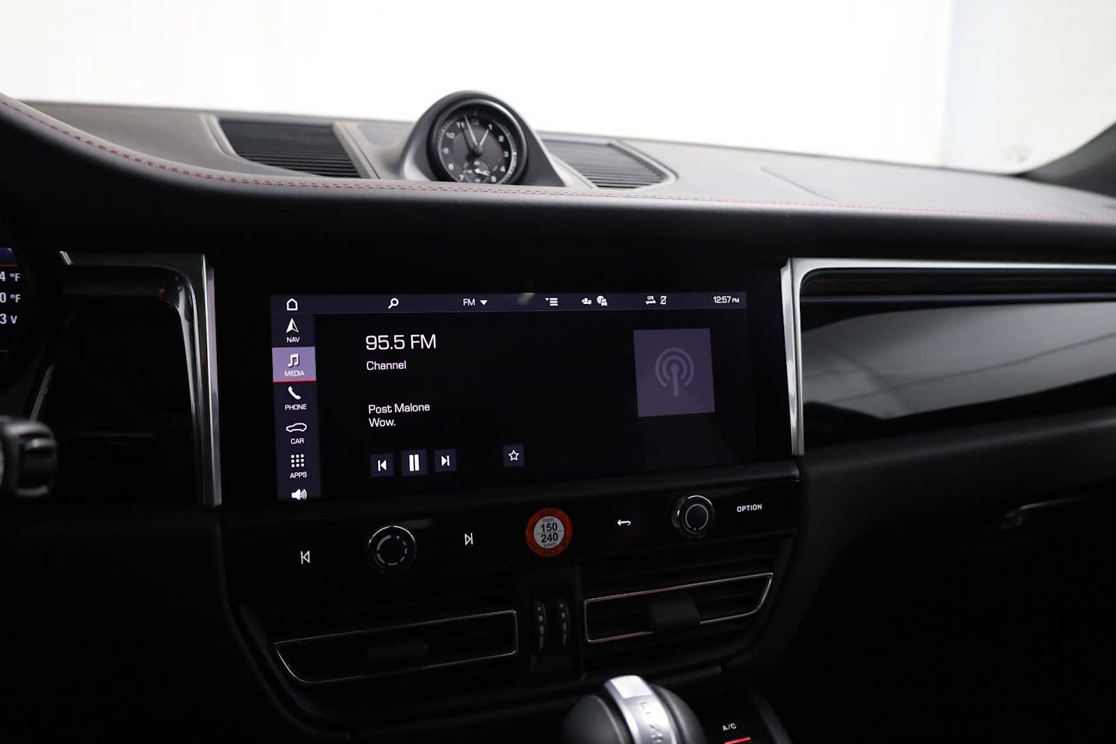 Thumbnail: 2025 Porsche Macan - 32