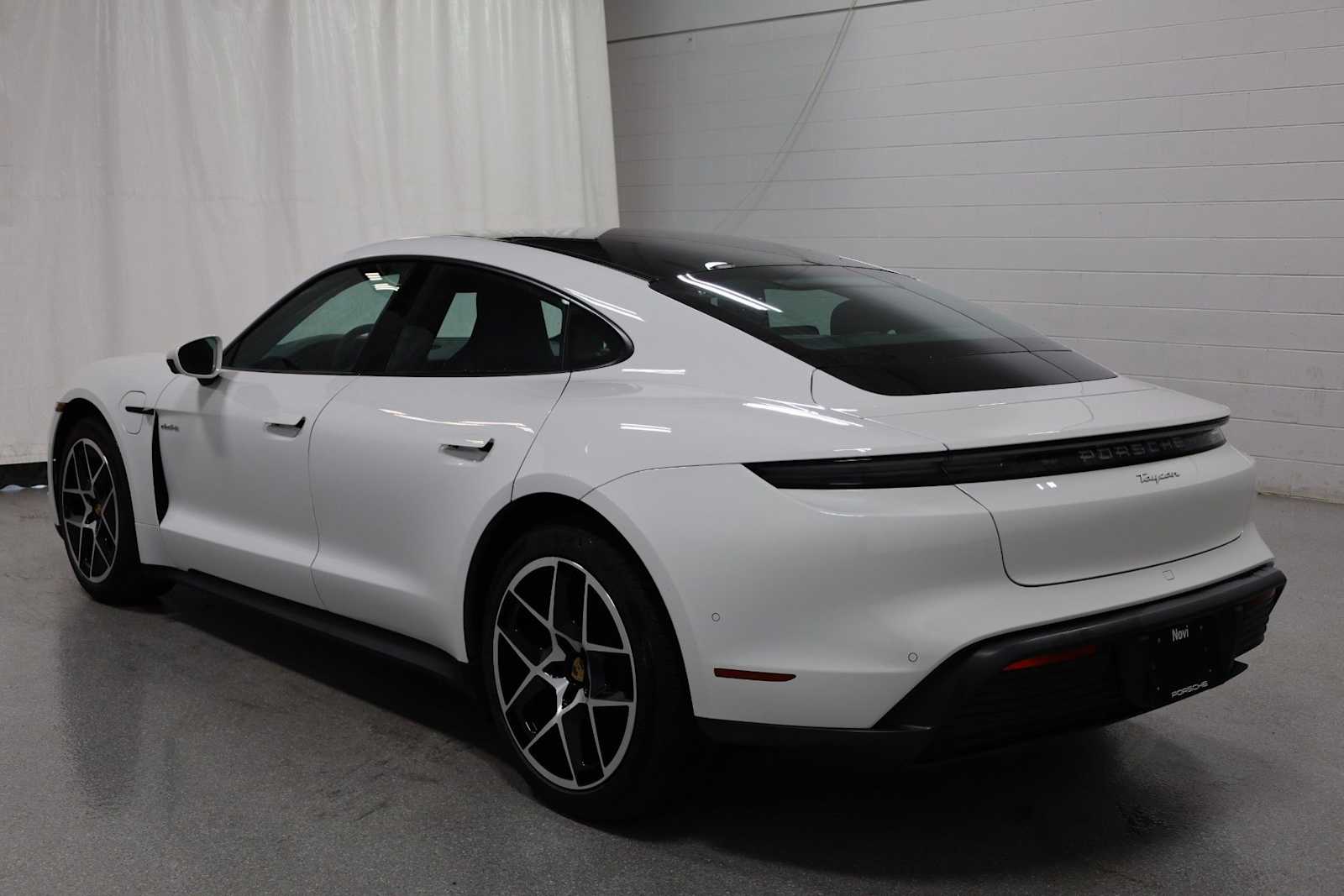 Thumbnail: 2025 Porsche Taycan - 3