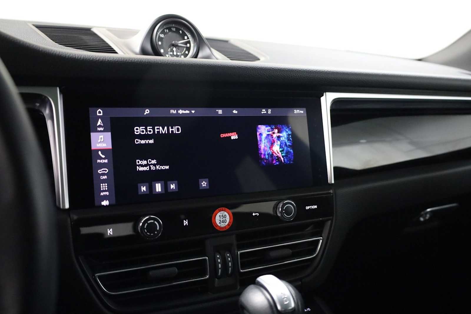 Thumbnail: 2023 Porsche Macan - 33