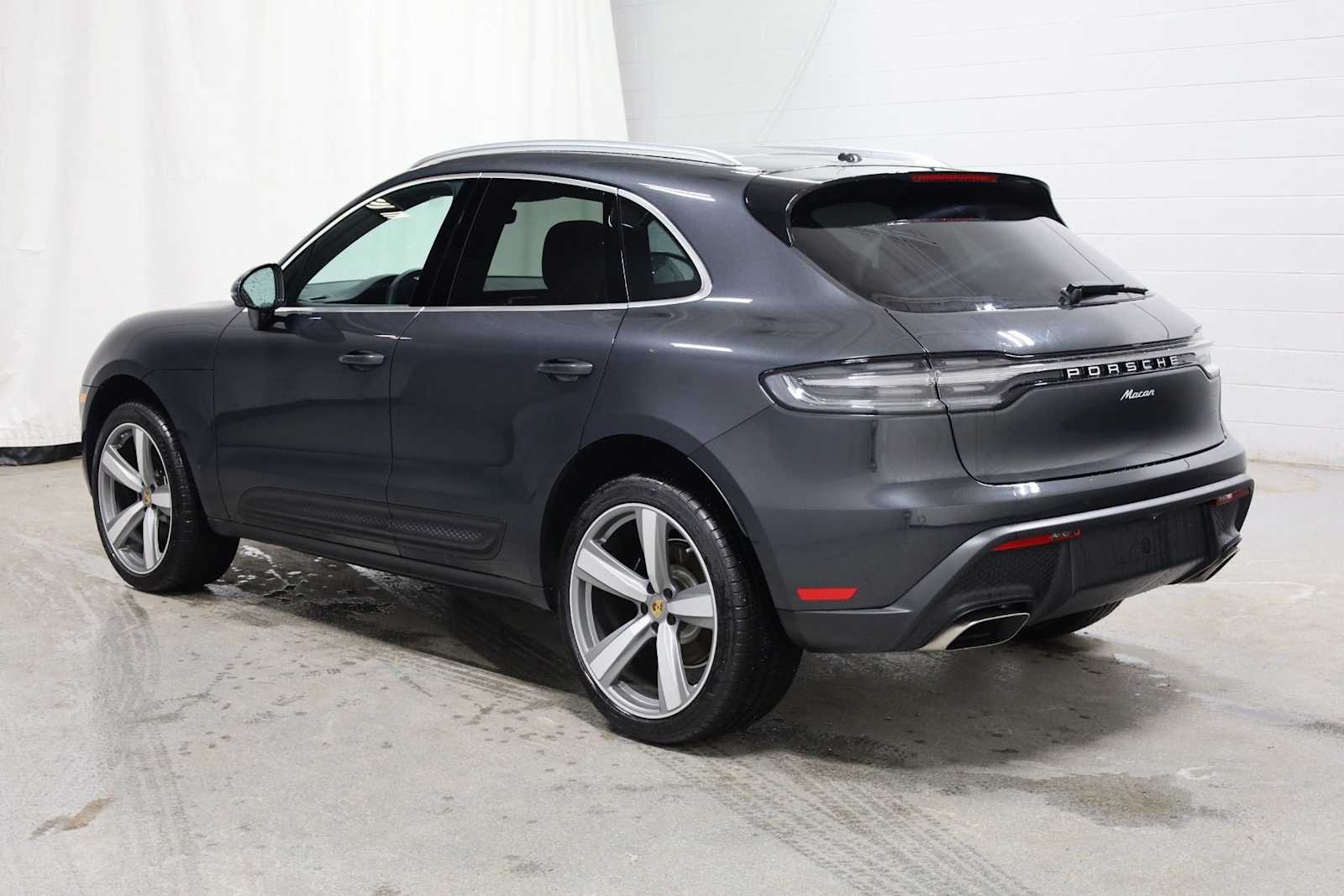 Thumbnail: 2026 Porsche Macan - 3