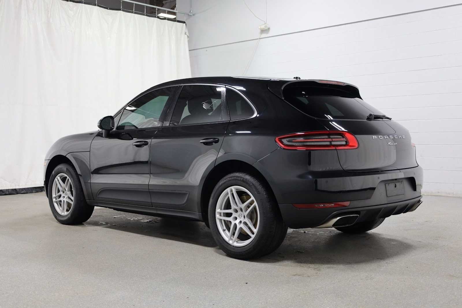 Thumbnail: 2018 Porsche Macan - 3