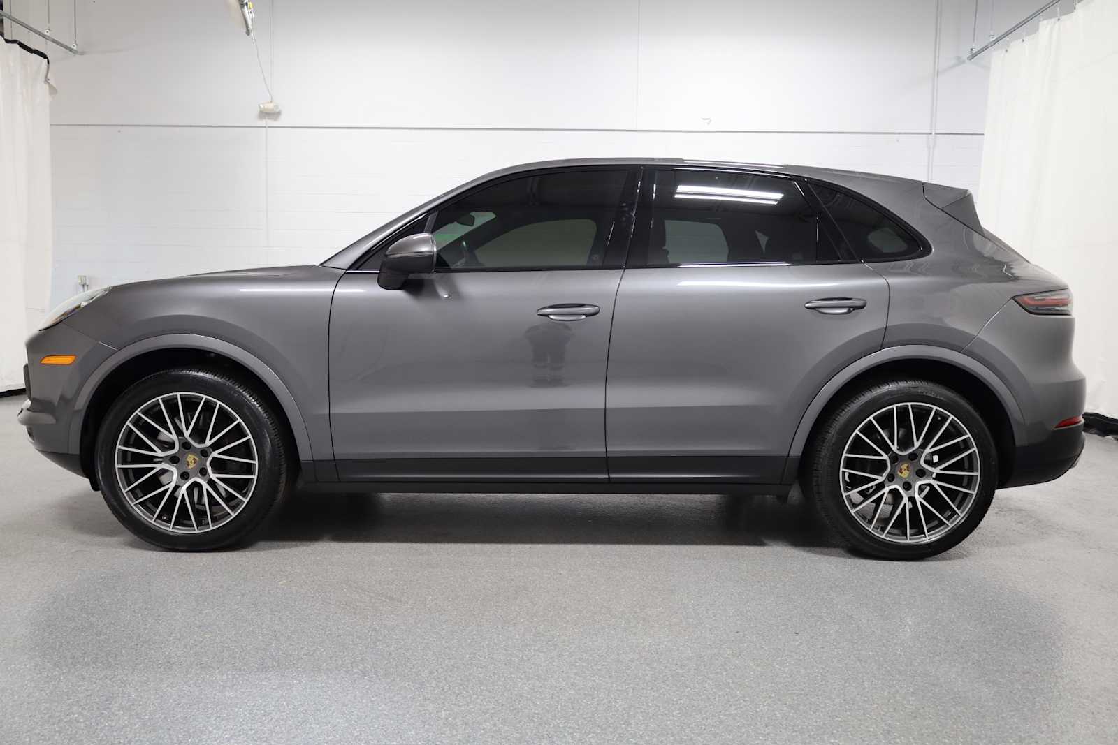 Thumbnail: 2022 Porsche Cayenne - 2