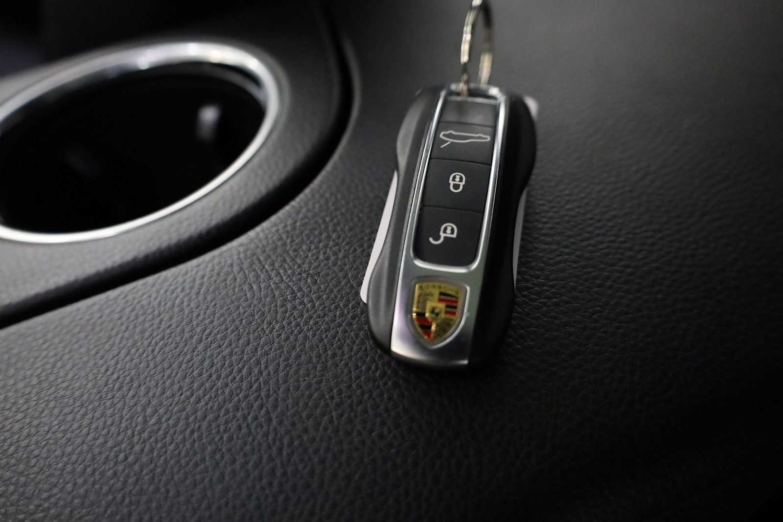 Thumbnail: 2018 Porsche Panamera - 41