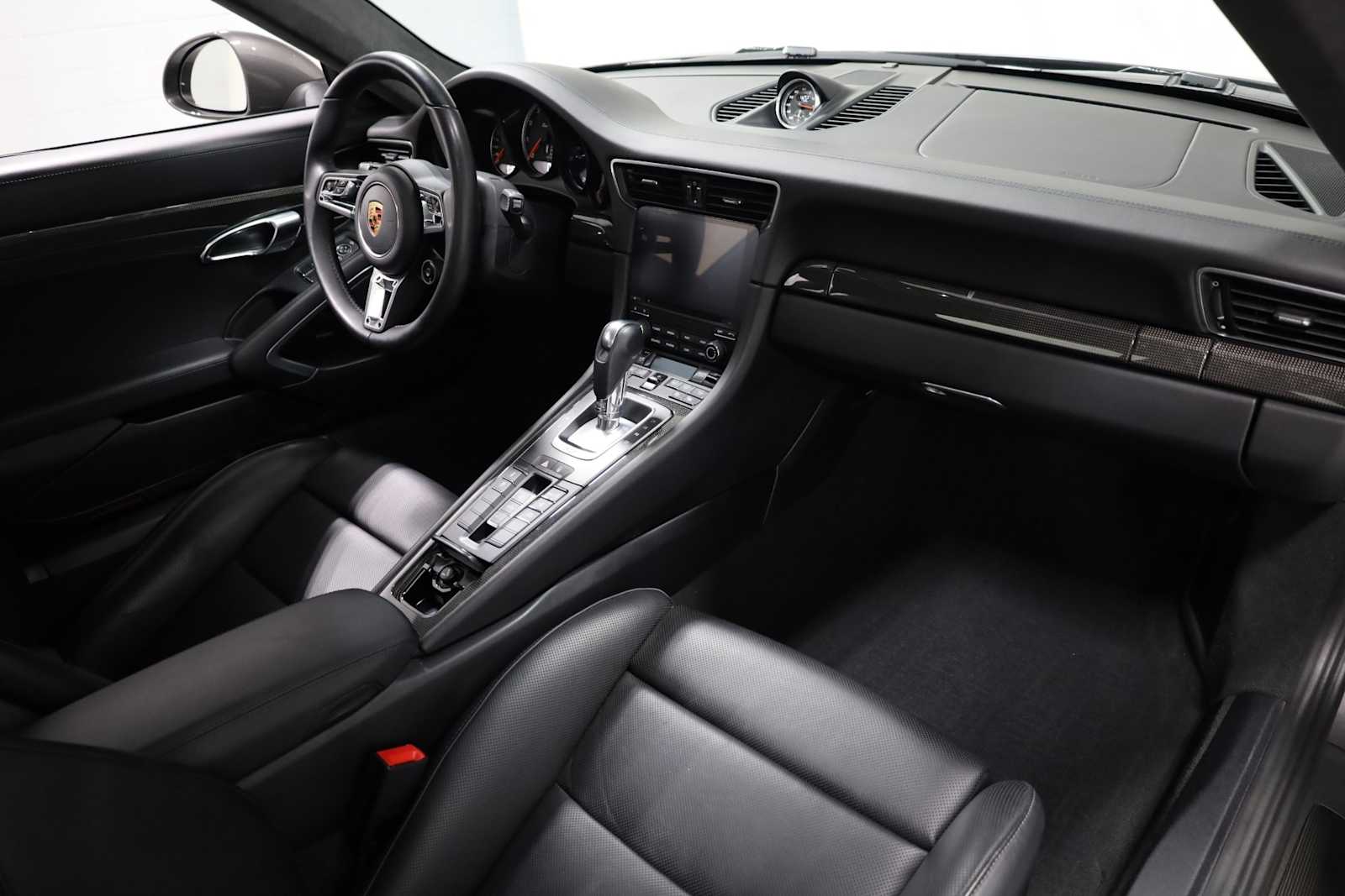 Thumbnail: 2019 Porsche 911 - 6