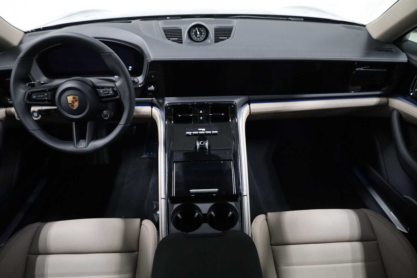 Thumbnail: 2026 Porsche Panamera - 26