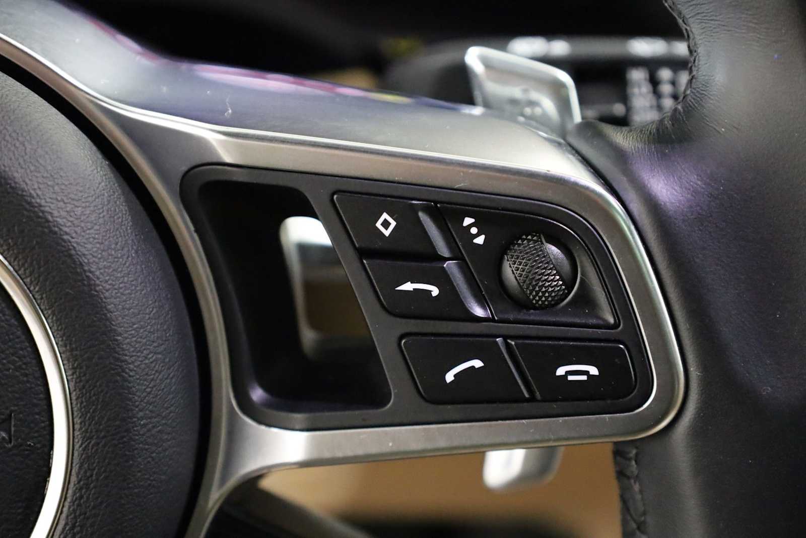 Thumbnail: 2019 Porsche Cayenne - 28