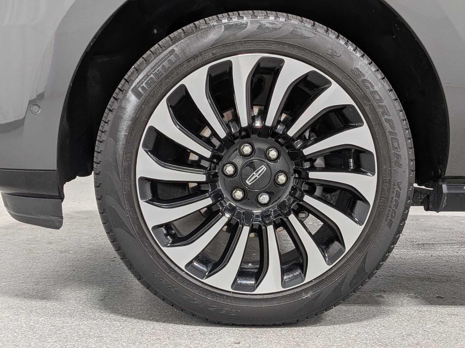 Thumbnail: 2023 Lincoln Navigator L - 38
