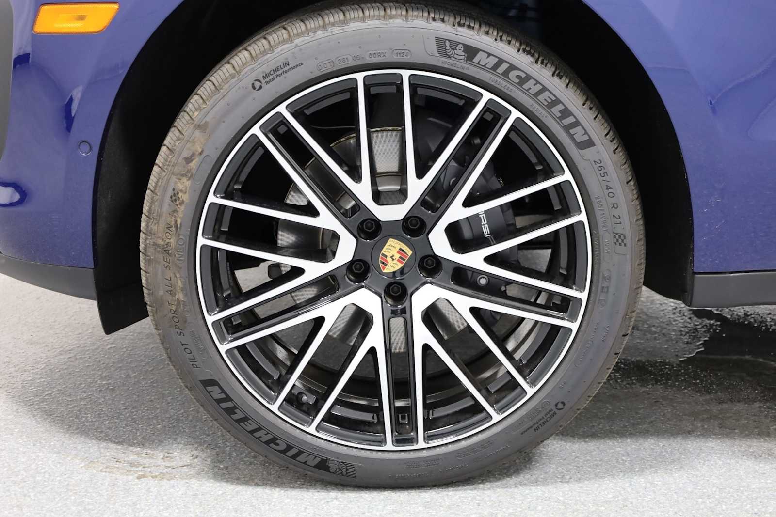 Thumbnail: 2024 Porsche Macan - 35